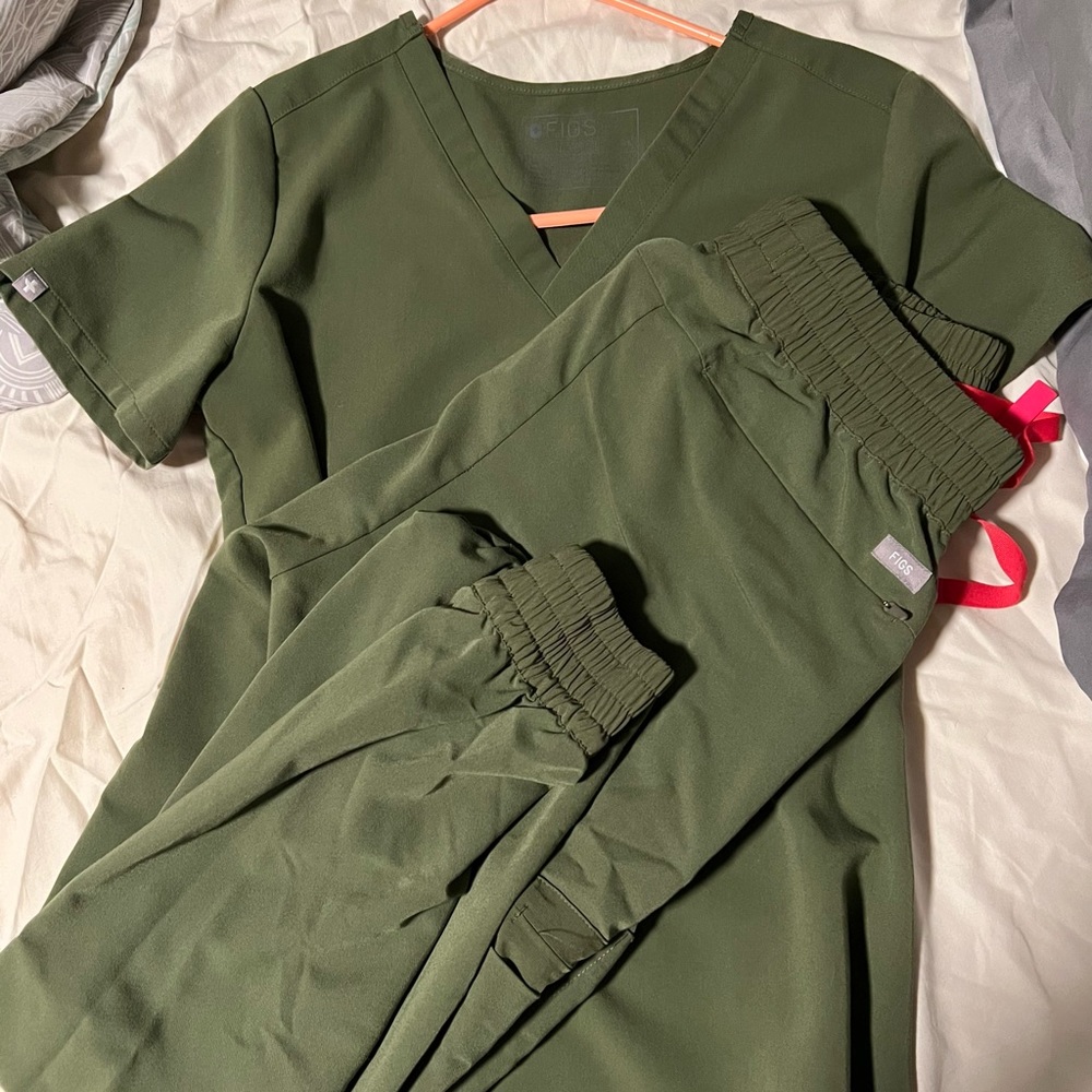 COPY - Figs Olive green set Atlanta Jogger